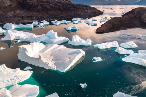 10.GRN_DJI_0167_0169.DR_ 
Greenland, September 2022
M/S Freya  Expedition 
East Greenland Scoresby Sound  fjord system 
Sunset, Icebergs
Taken from DJI Drone